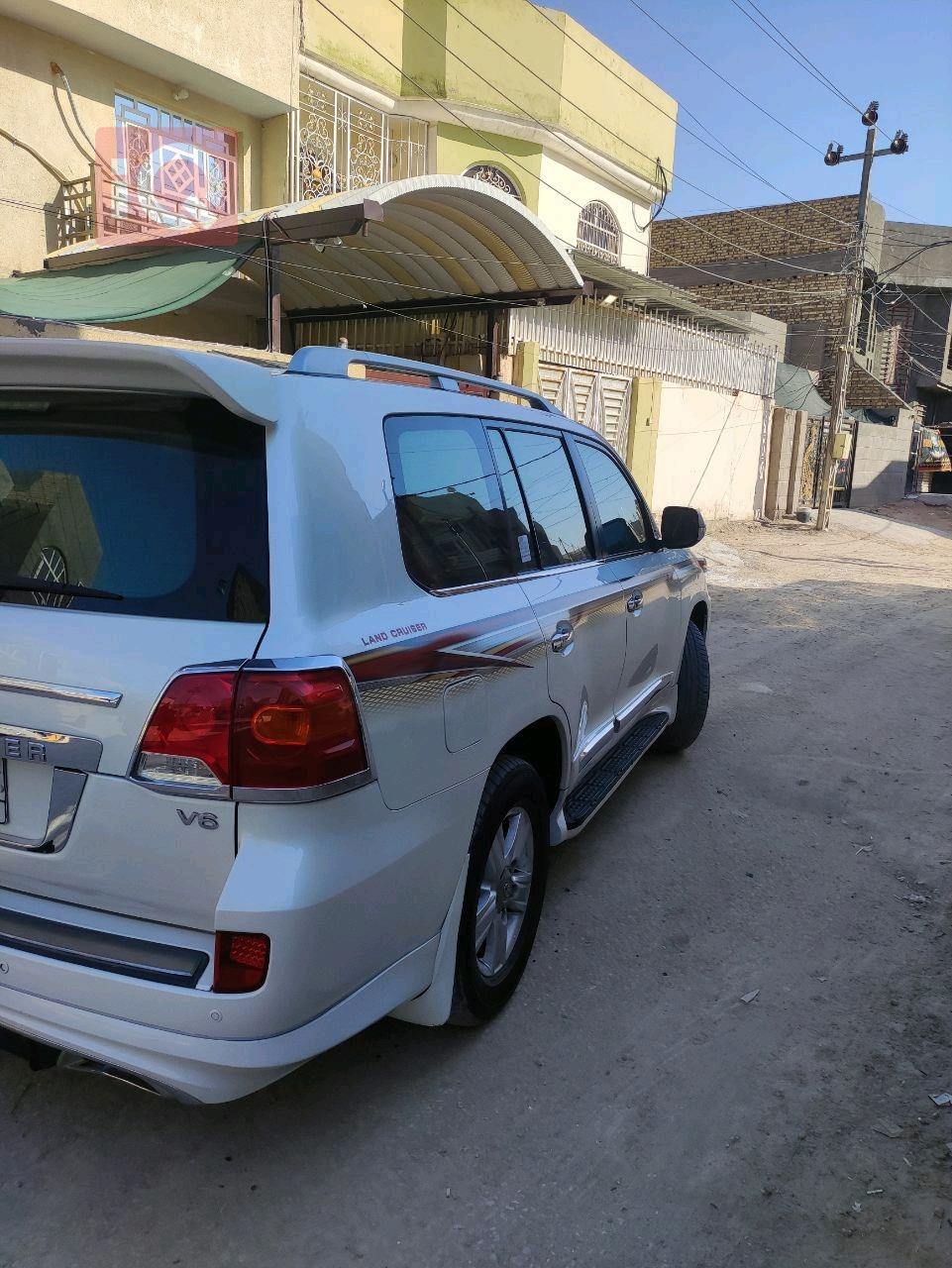 تۆیۆتا لاند کروزەر